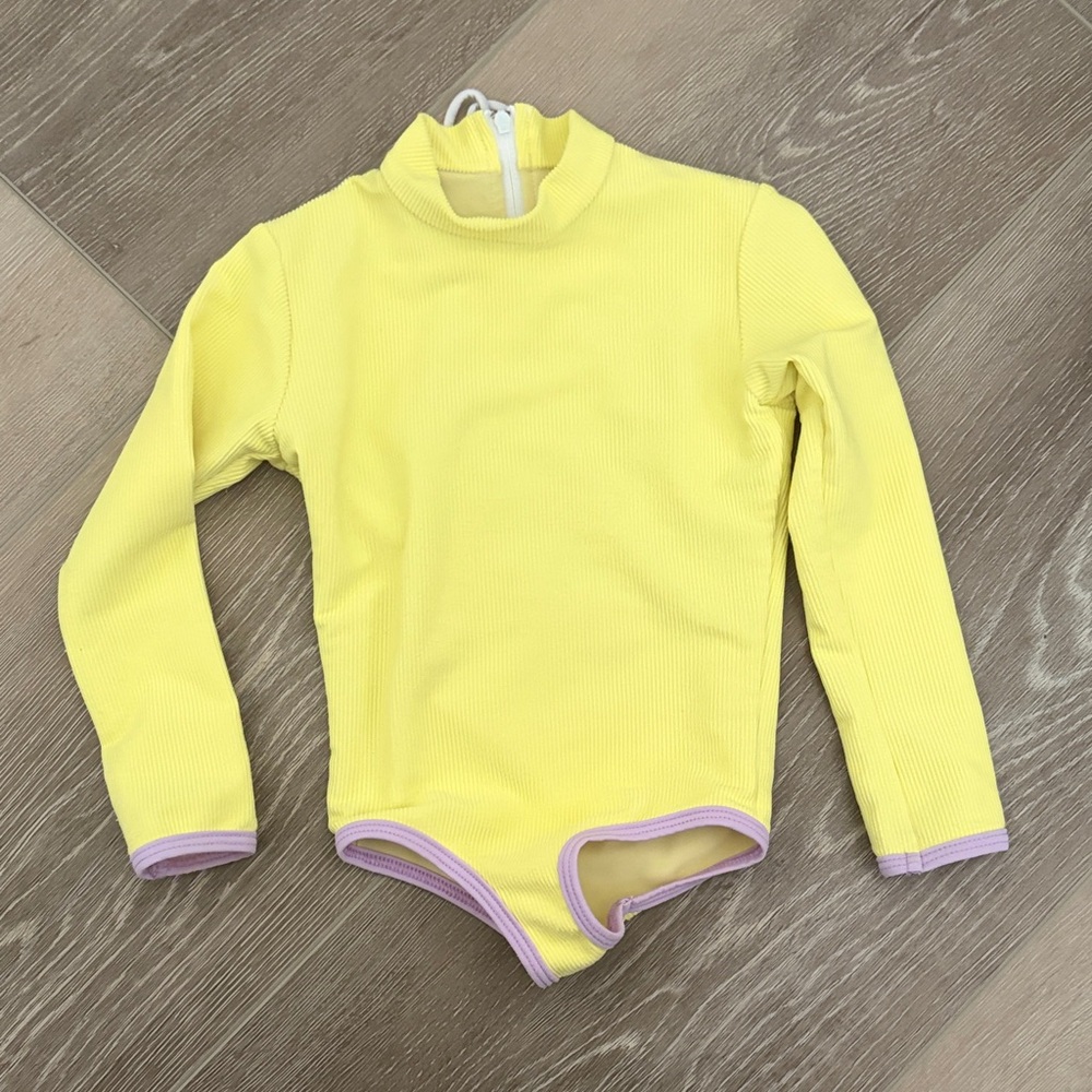 Lainsnow mini rashguard - lemon with purple lining size 6/12